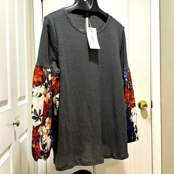 NWTs BloomChic Grey Waffle Knit Floral Print Blouse 2XL  - us size 18 - Picture 2 of 6
